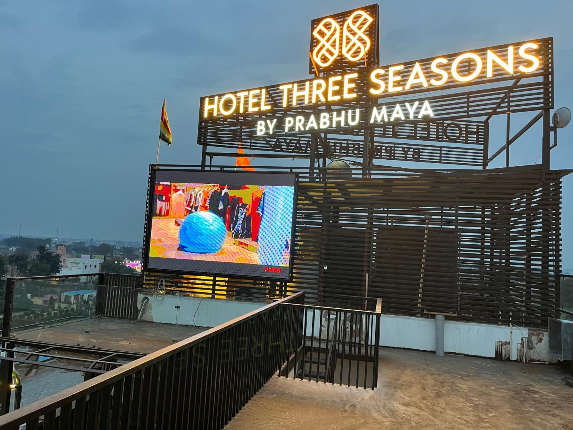 Hotel Three Seasons Вриндавана Экстерьер фото